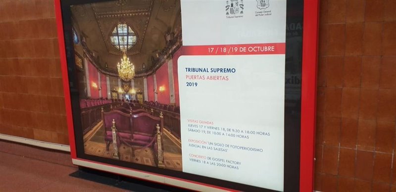 ep anuncio en el metro de madrid de las jornadas de puertas abiertas en el tribunal supremo