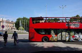ep archivo   autobus turistico que recorre el centro de madrid