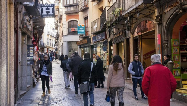 ep archivo ciudadanos paseando por una calle en toledo ep archivo ciudadanos paseando por una calle en toledo