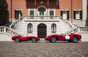 ep archivo   imagen de la replica testa rossa j junto al original testa rossa 250 de 1957