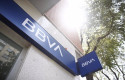 ep archivo   imagen del nuevo logo del bbva en una oficina del banco en madrid