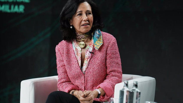 ep archivo   la presidenta de banco santander ana patricia botin participa en un dialogo durante el