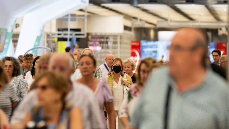 ep archivo pasajeros llegan al aeropuerto adolfo suarez madrid barajas ep archivo pasajeros llegan al aeropuerto adolfo suarez madrid barajas