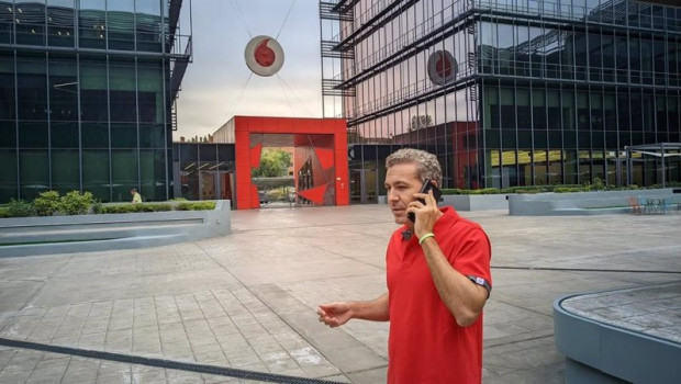 ep archivo   primera llamada de voz 5g via satelite del mundo realizada por vodafone en colaboracion