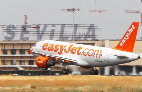 ep archivo   un avion de easyjet despega del aeropuerto de sevilla