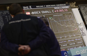 ep archivo   un panel con valores del ibex 35 en una imagen de archivo