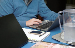ep archivo   una persona trabajando desde casa