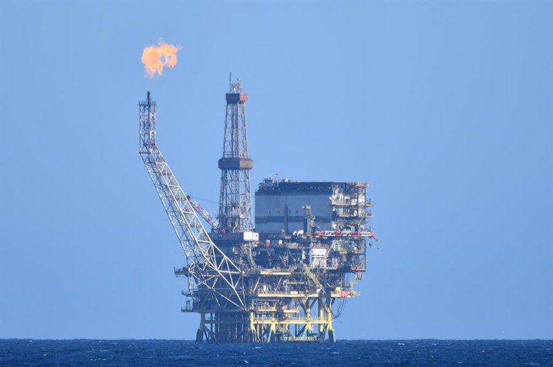 El petróleo sigue cayendo tras los malos datos de China y antes de la reunión de la OPEP+