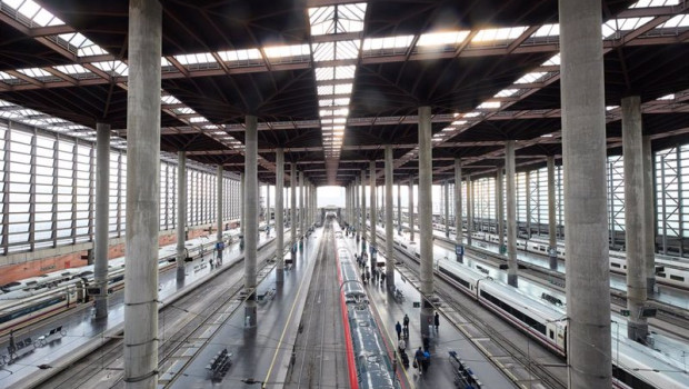 ep archivo   varias personas en las vias de la estacion puerta de atocha almudena grandes a 30 de