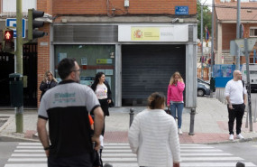 ep archivo varias personas frente a una oficina del servicio publico de empleo sepe ep archivo varias personas frente a una oficina del servicio publico de empleo sepe