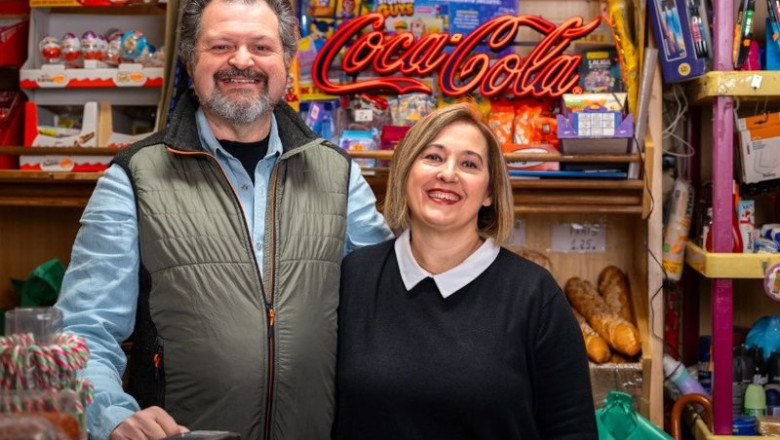 Dependientes en una tienda de conveniencia. | COCA-COLA ep dependientes en una tienda de conveniencia