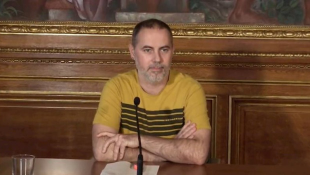 ep el concejal de emergencia climatica y transicion ecologica de barcelona eloi badia en una rueda