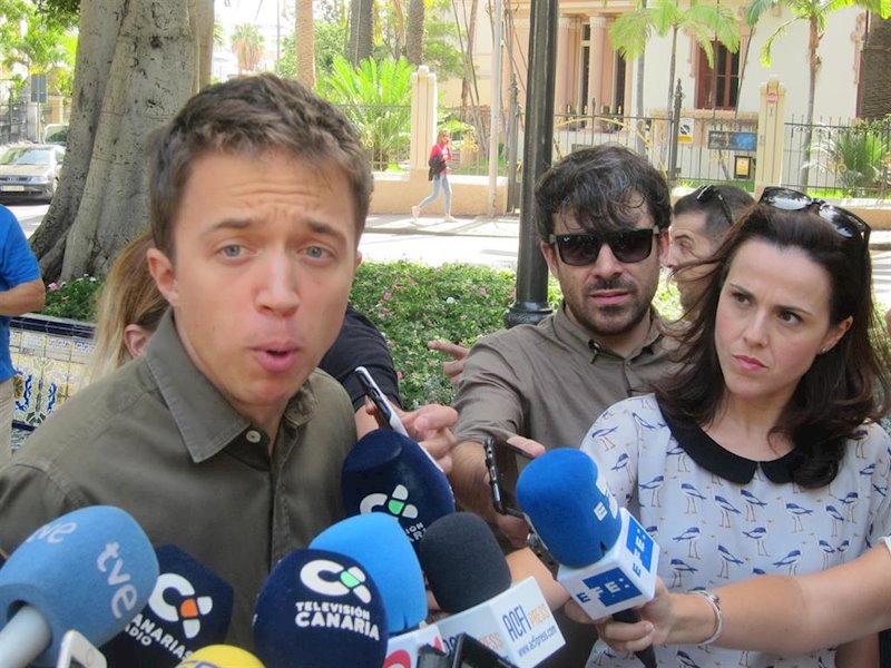 ep el lider de mas pais inigo errejon atiende a los medios de comunicacion