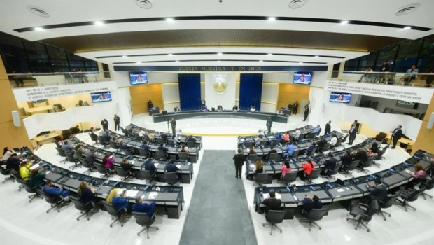 ep el salvador elimina restricciones de propiedad extranjera en bancos para atraer inversion