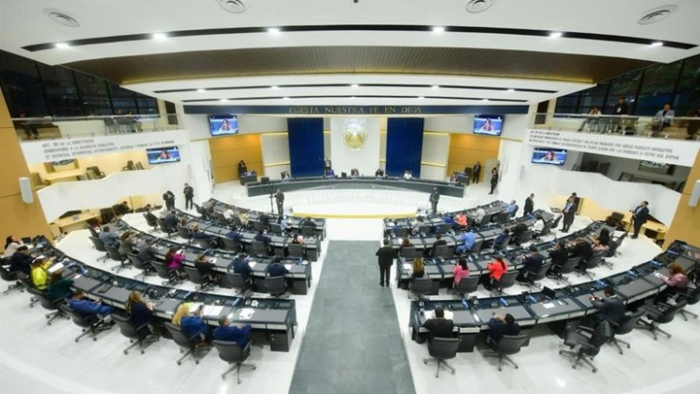 ep el salvador elimina restricciones de propiedad extranjera en bancos para atraer inversion