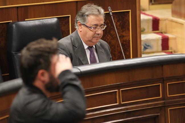 ep gabriel rufian haciendosaludo militarministro juan ignacio zoido