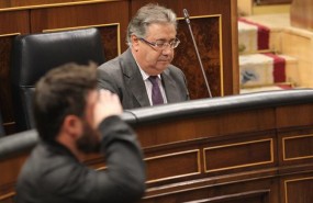 ep gabriel rufian haciendosaludo militarministro juan ignacio zoido
