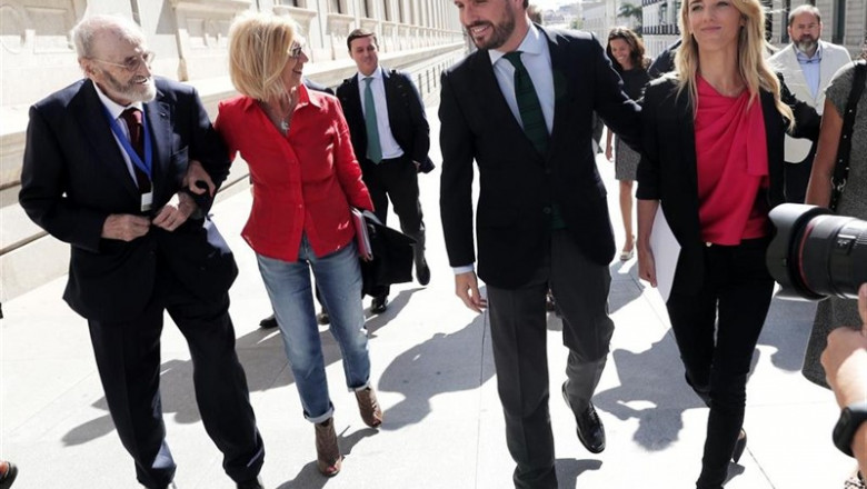 (I-D) El escritor y académico Álvaro Pombo; la fundadora de UPyD, Rosa Díez; el presidente del PP, Pablo Casado; y la portavoz parlamentaria del Partido Popular, Cayetana Álvarez de Toledo, se dirigen al Congreso de los Diputados para participar en el act | Eduardo Parra - Europa Press ep i-d el escritor y academico alvaro pombo la fundadora de upyd rosa diez el presidente del pp