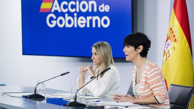 ep i d la ministra de educacion milagros tolon y la ministra portavoz elma saiz durante la rueda de