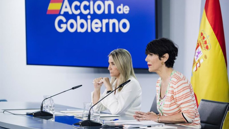 ep i d la ministra de educacion milagros tolon y la ministra portavoz elma saiz durante la rueda de