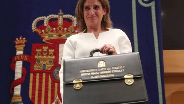 ep la nueva vicepresidenta de transicion ecologica y reto democraficoteresa ribera posa con la ep la nueva vicepresidenta de transicion ecologica y reto democraficoteresa ribera posa con la