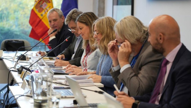 ep la secretaria de estado de funcion publica consuelo sanchez naranjo en una reunion con ccoo ugt y