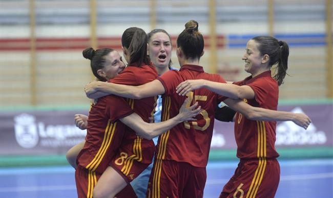 La selección española femenina de fútbol sala celebra un gol en el Preeuropeo | SEFÚTBOL ep la seleccion espanola femeninafutbol sala celebragolpreeuropeo