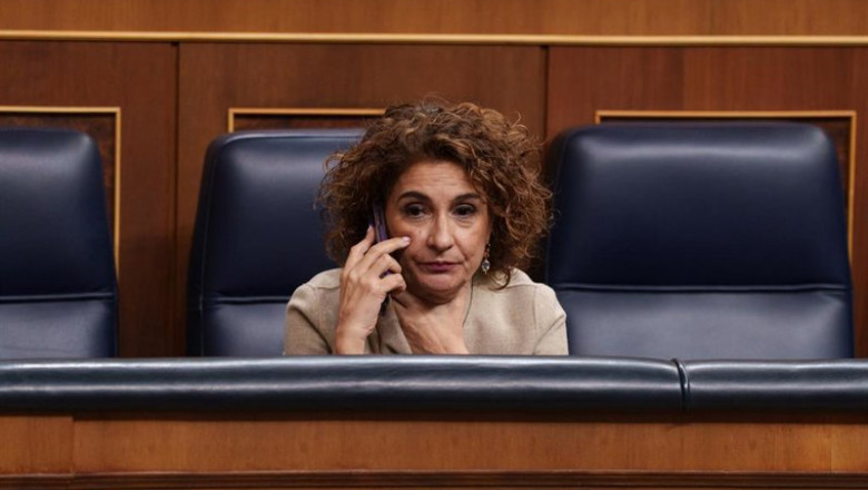 ep la vicepresidenta primera y ministra de hacienda maria jesus montero durante una sesion plenaria 20260218120405