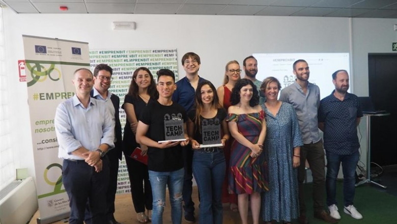 Los ganadores de la app con la consellera de Administraciones Públicas y Modernización, Isabel Castro | CAIB ep los ganadoresla appla conselleraadministraciones publicasmodernizacion isabel castro