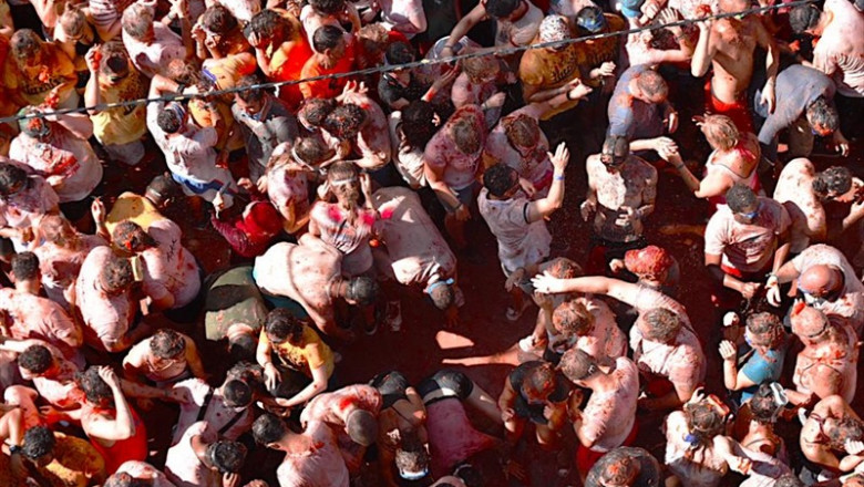 Miles de personas participan en la fiesta de la Tomatina de Buñol 2019 | Jorge Gil - Europa Press ep miles de personas participan en la fiesta de la tomatina de bunol 2019