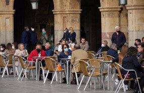 ep terraza de un restaurante en la plaza mayor de salamanca castilla y leon espana