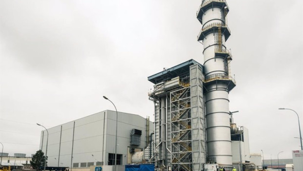 ep totalenergies hibridara su ciclo combinado de castejon navarra con energia solar y eolica por 100