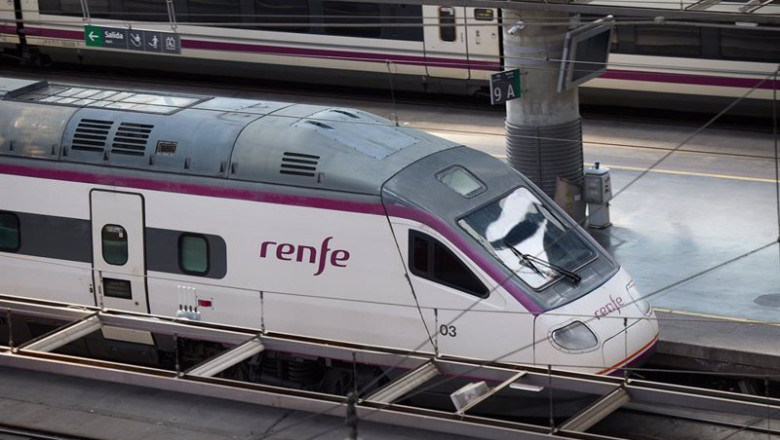 ep trenes de renfe con motivo de la segunda fase de la operacion salida por semana santa en la ep trenes de renfe con motivo de la segunda fase de la operacion salida por semana santa en la