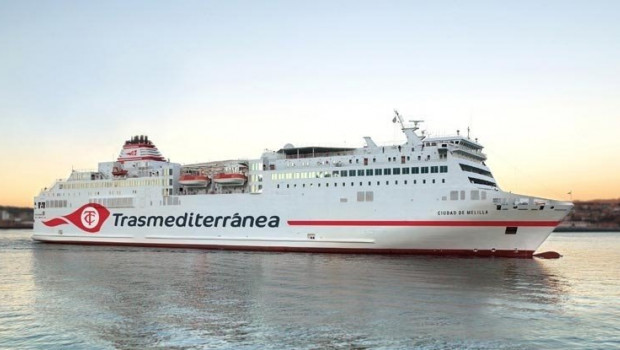 ep uno de los barcos que presta servicio a melilla