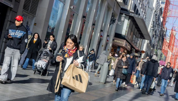 ep varias personas realizan sus ultimas compras para los regalos de navidad a 24 de diciembre de