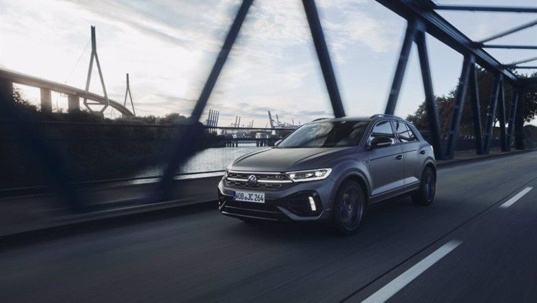 ep volkswagen lanza una version especial del t roc r de color gris oscuro mate desde 59460 euros ep volkswagen lanza una version especial del t roc r de color gris oscuro mate desde 59460 euros