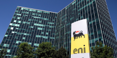 le logo d eni devant le siege social du groupe a milan 