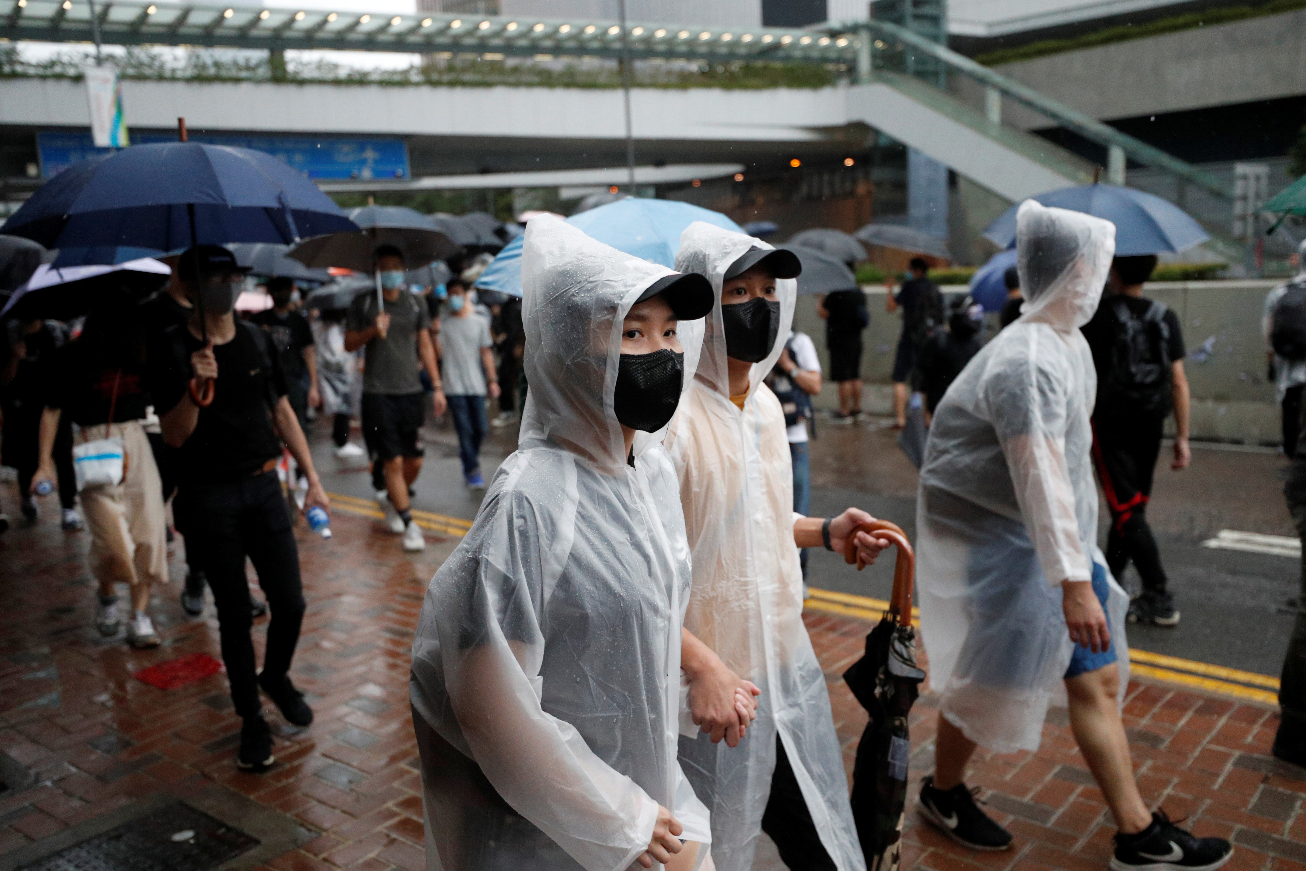 une-partie-du-metro-rouvre-a-hong-kong-la-mobilisation-continue