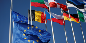 union-europeenne-bruxelles-ue-drapeau-flag union-europeenne-bruxelles-ue-drapeau-flag
