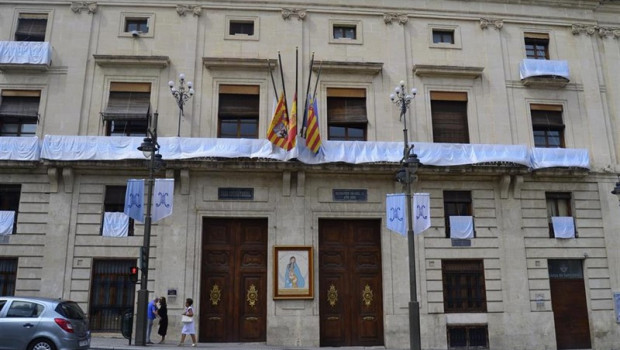 ep alcoy con banderas a media asta