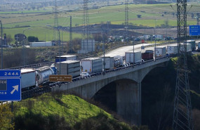 ep archivo camiones parados en salamanca castilla y leon ep archivo camiones parados en salamanca castilla y leon