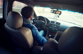 ep archivo   conductor al volante de un turismo
