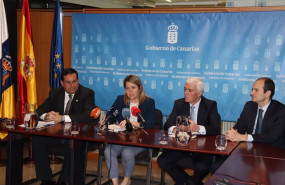 ep archivo   la consejera de agricultura del gobierno de canarias alicia vanoostende y el presidente