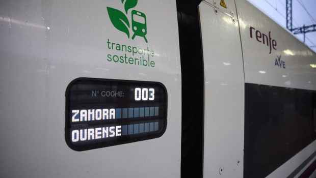 ep archivo   tren que va a efectuar un viaje por el nuevo tramo de alta velocidad pedralba de la