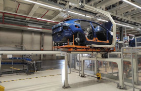 ep archivo   vehiculo en el taller de montaje de volkswagen navarra