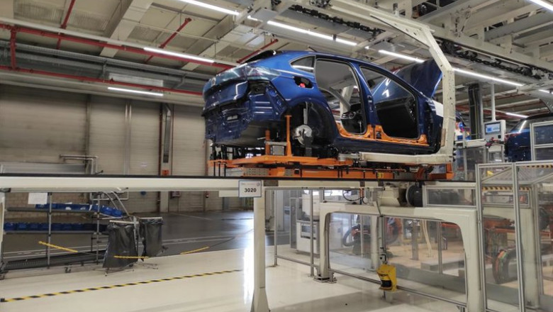 Archivo - Vehículo en el taller de montaje de Volkswagen Navarra. | EUROPA PRESS - Archivo ep archivo vehiculo en el taller de montaje de volkswagen navarra