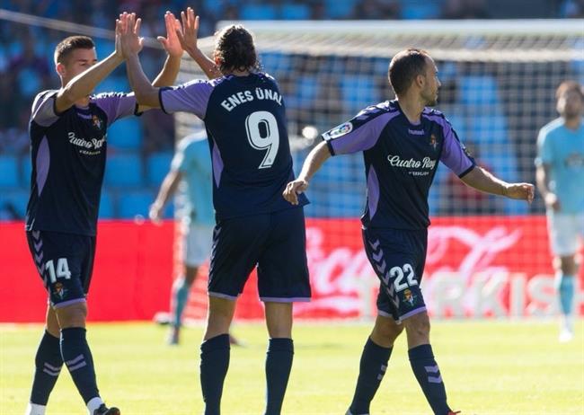 El delantero Enes Ünal celebra un gol del Real Valladolid. | @REALVALLADOLID ep delantero enes unal celebragolreal valladolid