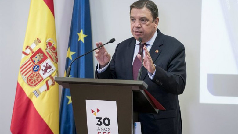 El ministro de Agricultura, Pesca y Alimentación, Luis Planas, interviene en la jornada de presentación del informe 'Un medio rural vivo y sostenible' del Centro Económico y Social (CES), | A. Pérez Meca - Europa Press ep el ministro de agricultura pesca y alimentacion luis planas interviene en la jornada de