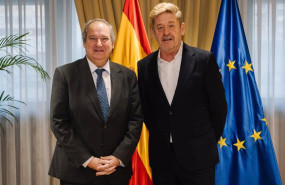 ep el ministro de industria y turismo jordi hereu junto al presidente de la asociacion espanola de