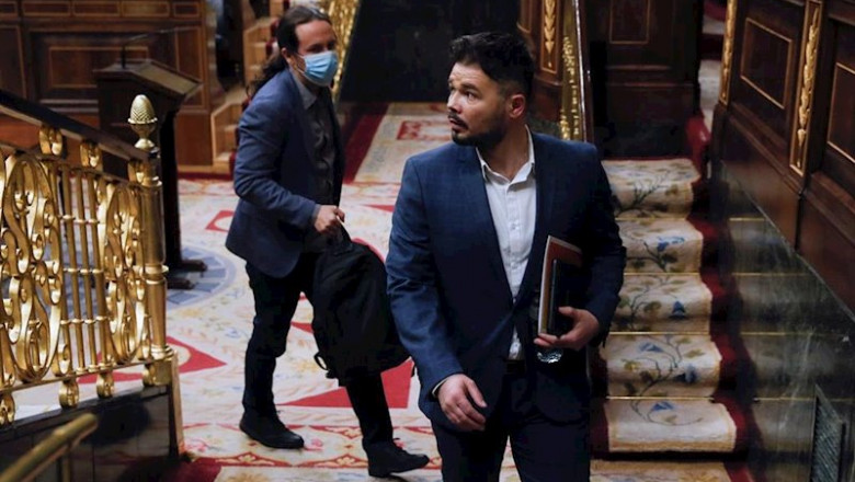 El portavoz de ERC, Gabriel Rufián, saliendo del hemiciclo del Congreso | Pool ep el portavoz de erc gabriel rufian saliendo del hemiciclo del congreso